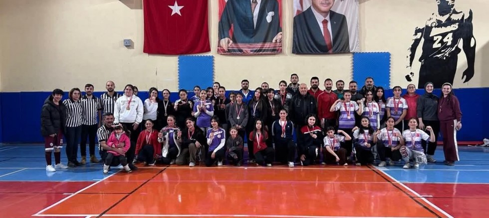 Kars’ta Okul Sporları Bilek Güreşi müsabakaları tamamlandı