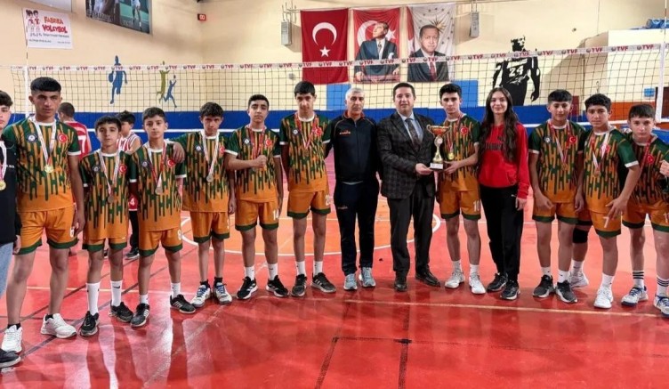  Kars’ta Okul Sporları Voleybol İl Birinciliği Heyecanı sona erdi