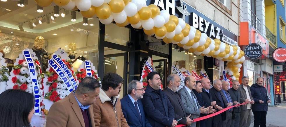 Kars'ta Siyah - Beyaz Mağazası Dualarla Açıldı!