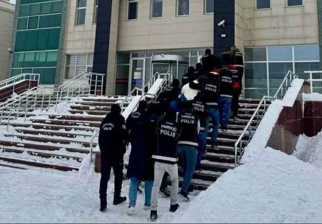 Kars'ta tefecilere şafak baskını: 4 Şahısa işlem başlatıldı