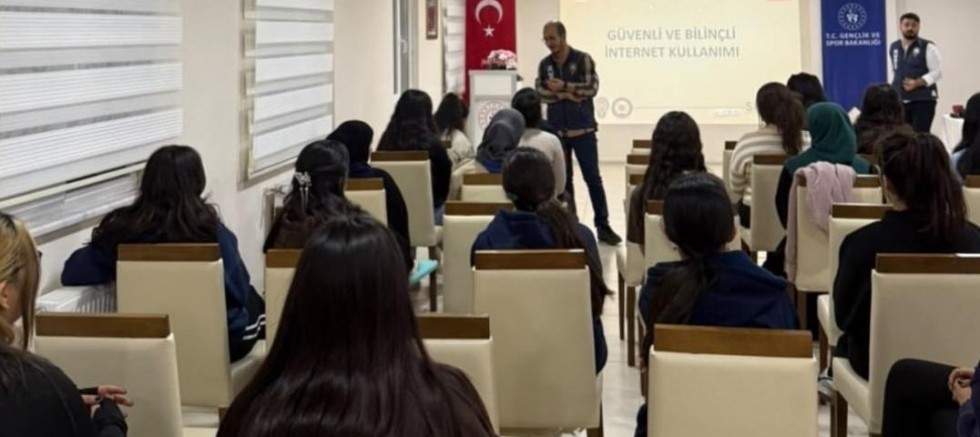 Kars’ta Üniversite Öğrencilerine Siber Güvenlik Eğitimi 