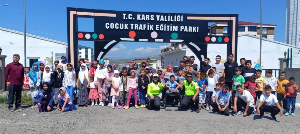 Kars'ta Yaz Kuran Kursu öğrencilerine trafik eğitimi verildi