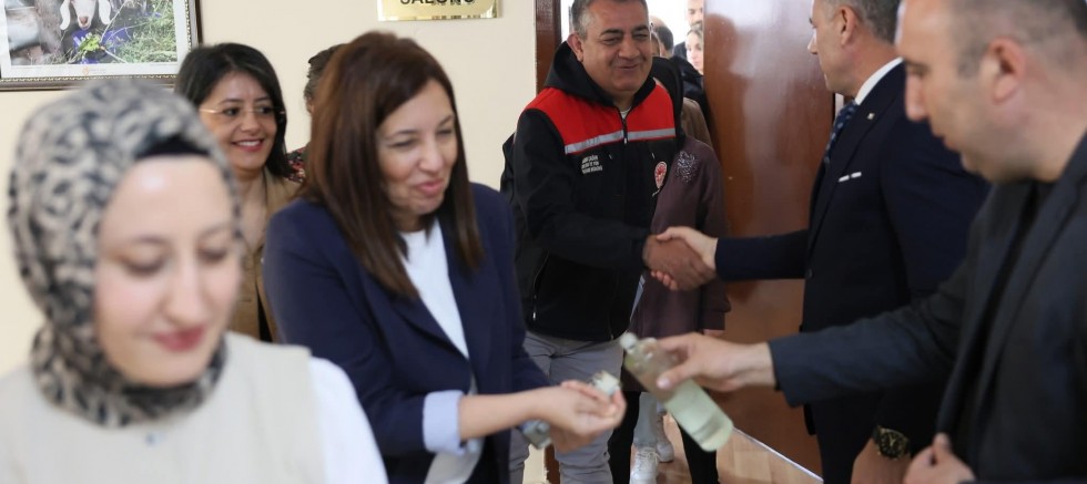 Kars Tarım İl Müdürü Enver Aydın Personelle Bayramlaştı