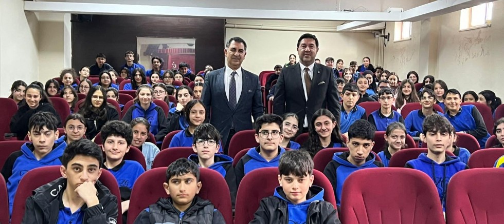 Kars TSO Başkanı Kadir Bozan, kariyer günlerinde öğrencilerle buluştu