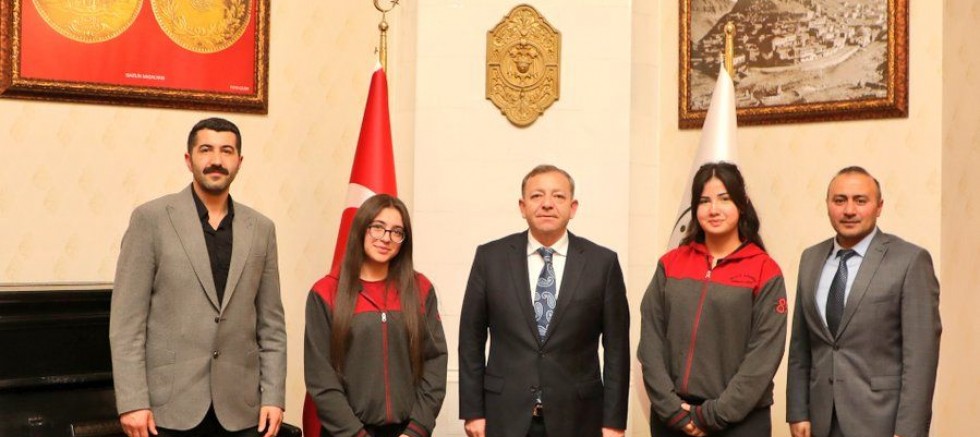 Kars Valisi Ziya Polat, okul dergisine röportaj verdi