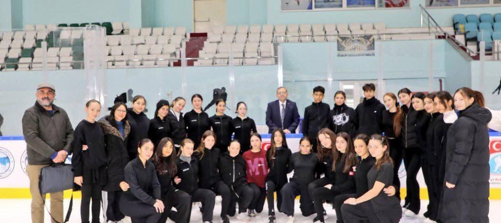 Kars Valisi Ziya Polat’tan Senkronize Buz Pateni Takımına Ziyaret