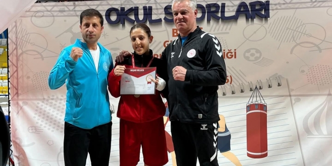 ​Karslı Boksör Ebrar Kavak Türkiye Şampiyonu oldu!