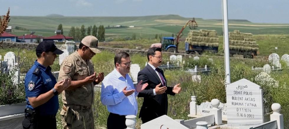 Kaymakam İsmail Demirtaş'tan 15 Temmuz'da Şehitlik Ziyareti
