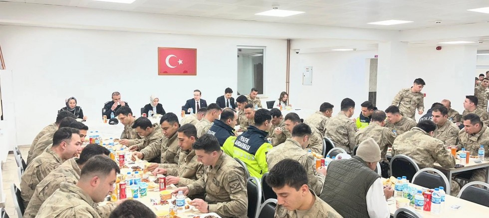 Kaymakam Kahraman, güvenlik güçleriyle iftarda buluştu