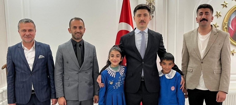Kaymakam Kahraman il birincisi öğrencileri makamında ağırladı