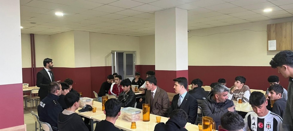 Kaymakam Kahraman, öğrencilerle İftar sofrasında buluştu