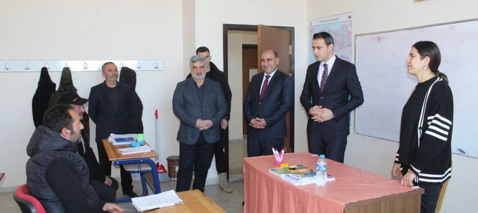Kaymakam Semiz, Halk Eğitim Merkezi Kurslarını Ziyaret Etti