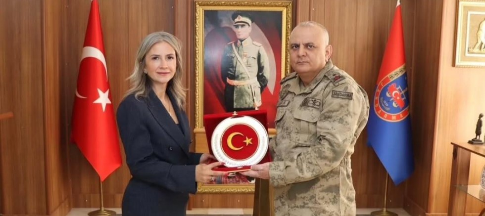 Kızılay Kars İl Başkanı Kübra Hüryurt’tan Tuğgeneral Halil Coşkun’a Ziyaret