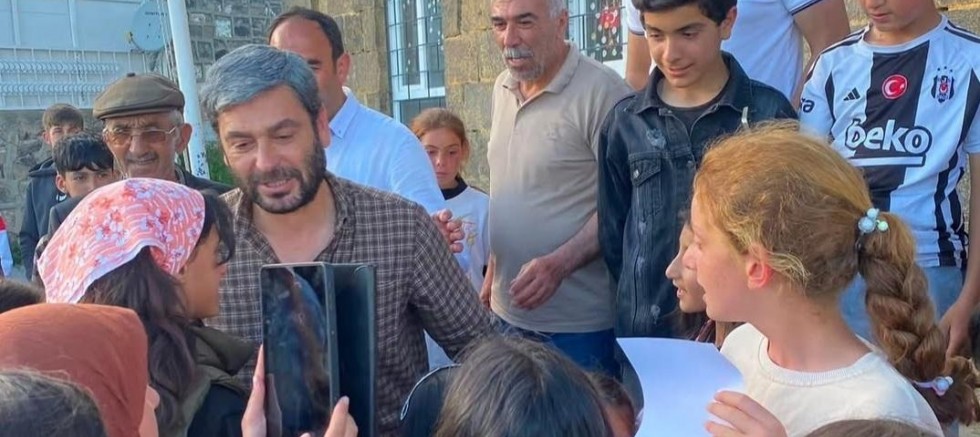  Ozan Akbaba’dan memleketine duygulandıran anlamlı bir ziyaret