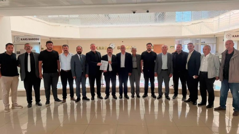 MHP Kars Merkez İlçe Başkanı Yavuz Aydınyer mazbatasını aldı
