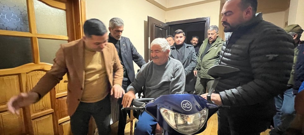 MHP Kars Teşkilatı’ndan Engelli Vatandaşa Akülü Araç Desteği