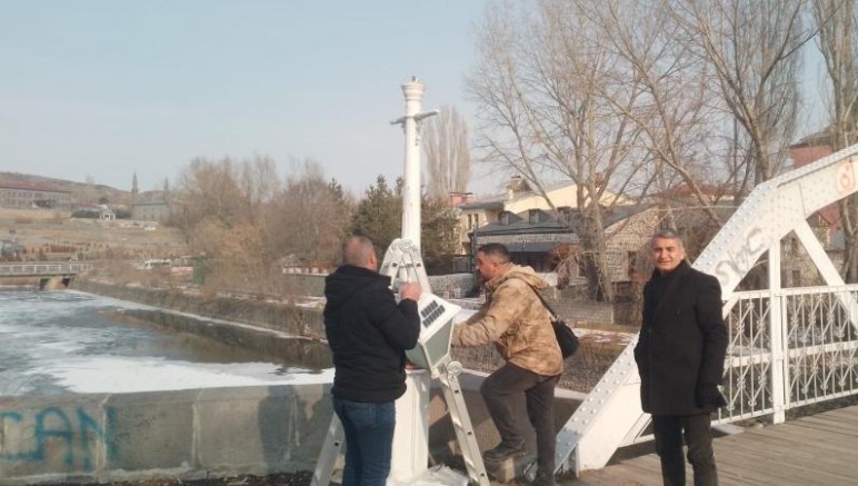 O tarihi köprü artık ışıklandırıldı