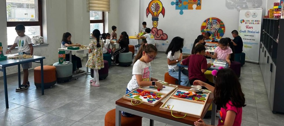 Sanat Okulları’nda Çocuklar Hem Eğleniyor Hem Zihinlerini Geliştiriyor