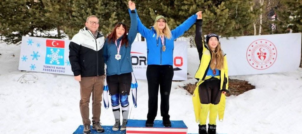 Sarıkamış'ta düzenlenen Alp disiplini kayak yarışmaları sona erdi