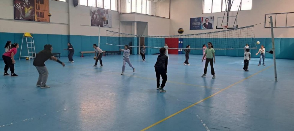 Sarıkamış’ta Voleybol Antrenmanları Sürüyor