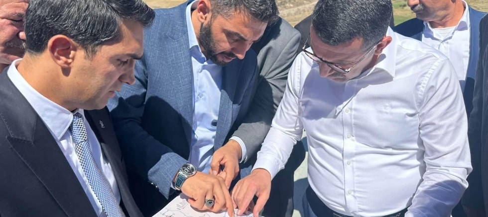 Sarıkamış'ta yol çalışmaları devam ediyor