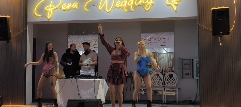 Şarkıcısı Ebru Polat, Anneler Günü'nde Kars'ta sahne aldı