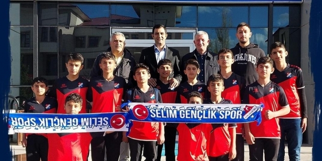 Selim U15 şampiyon takımından Başkan Barış Koç'a anlamlı ziyaret!