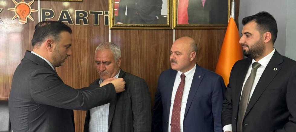 Son dakika: Gelecek Partisi İlçe Başkanı AK Parti’ye Katıldı