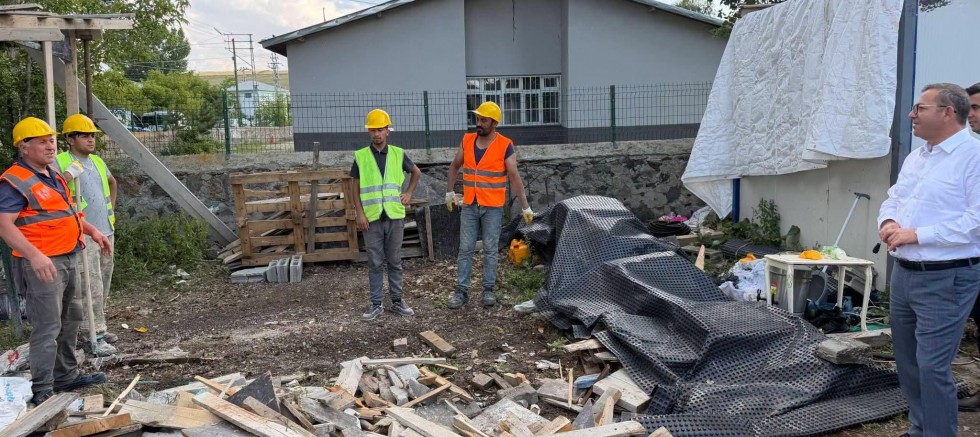 Susuz'da 8 Derslikli Atatürk Ortaokulu’nun İnşaatı Sürüyor