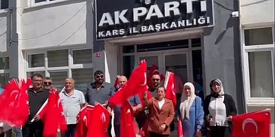 AK Parti Kars İl Teşkilatı’ndan 15 Temmuz’a Özel Bayrak Dağıtımı