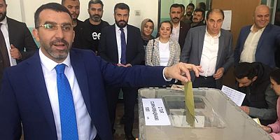 AK Parti Kars Milletvekili Adem Çalkın oyunu kullandı