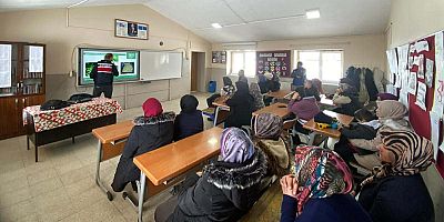 Akyaka’da “En İyi Narkotik Polisi Anne” Projesi Eğitimi verildi