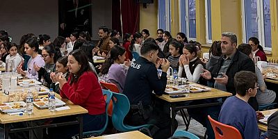 Akyaka’da iftar bereketi öğrencilerle paylaşıldı