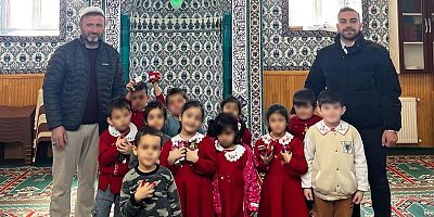 Akyaka'da miniklerden anlamlı cami ziyareti