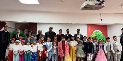 Akyaka’da Miniklerden Tiyatro Gösterisi Büyük Beğeni Topladı