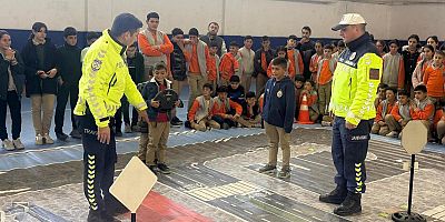 Akyaka’da Öğrencilere “Trafik Dedektifleri” Eğitimi