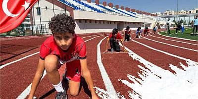 ANİ’NİN FETHİ ANISINA 1064 METRE BAYRAK YARIŞI!