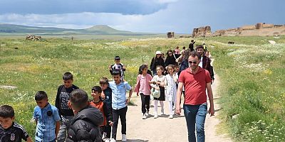 Ani Ören Yeri Bayramda Ziyaretçi Akınına Uğradı 