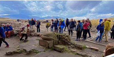 Ani Örenyeri, yerli ve yabancı turistlerin ilgi odağı olmayı sürdürüyor