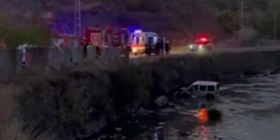 Araç Kars Çayına Düştü: 1 Kişi Yaralandı