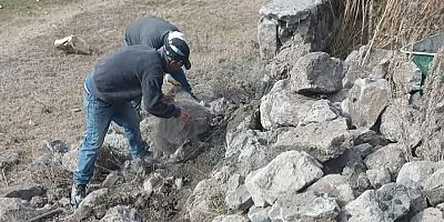 Asri Mezarlığın Yıkılan Duvarların Yapımına Başlandı