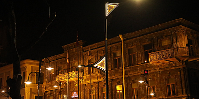 Atatürk Caddesi Işıl Işıl...