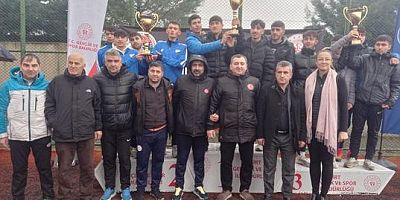 Atletizimciler Siirt'ten döndü