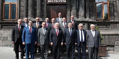 Bakan Yaşar Güler Kars Belediyesini Ziyaret Etti