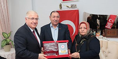 Bakan Yaşar Güler, Şehit Ailesini Ziyaret Etti