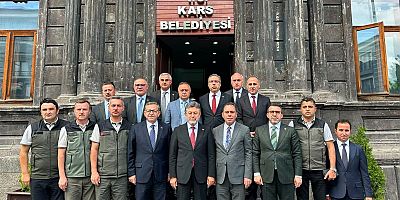 Bakan Yumaklı, Kars Belediyesi ve MHP İl Başkanlığı'nı Ziyaret Etti
