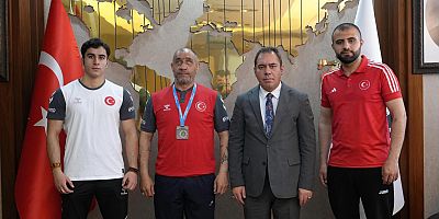 Başarılı Sporcular Belediye’de Ağırlandı