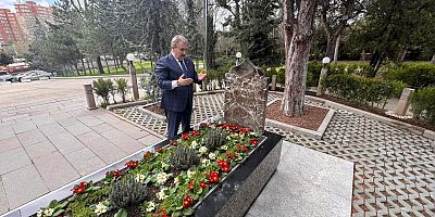 (BBP) Genel Başkanı Destici, Alparslan Türkeş’in kabrini ziyaret etti