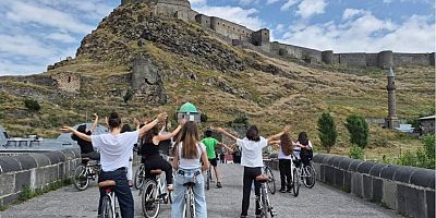 Bedesten Bölgesinde Neşeli Pedallar