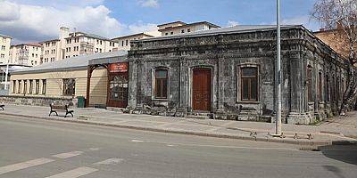 CHP Kars Milletvekili İnan Akgün Alp, Aynalı Köşk'ün satışıyla ilgili suç duyurusunda bulundu